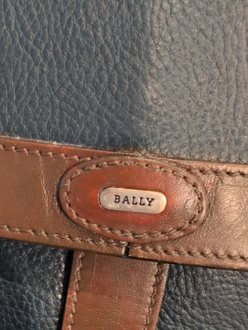 Bally All Leather Navy Crossbody Bag With Brown Trim & Strap - VINTAGE - Picture 2 of 9